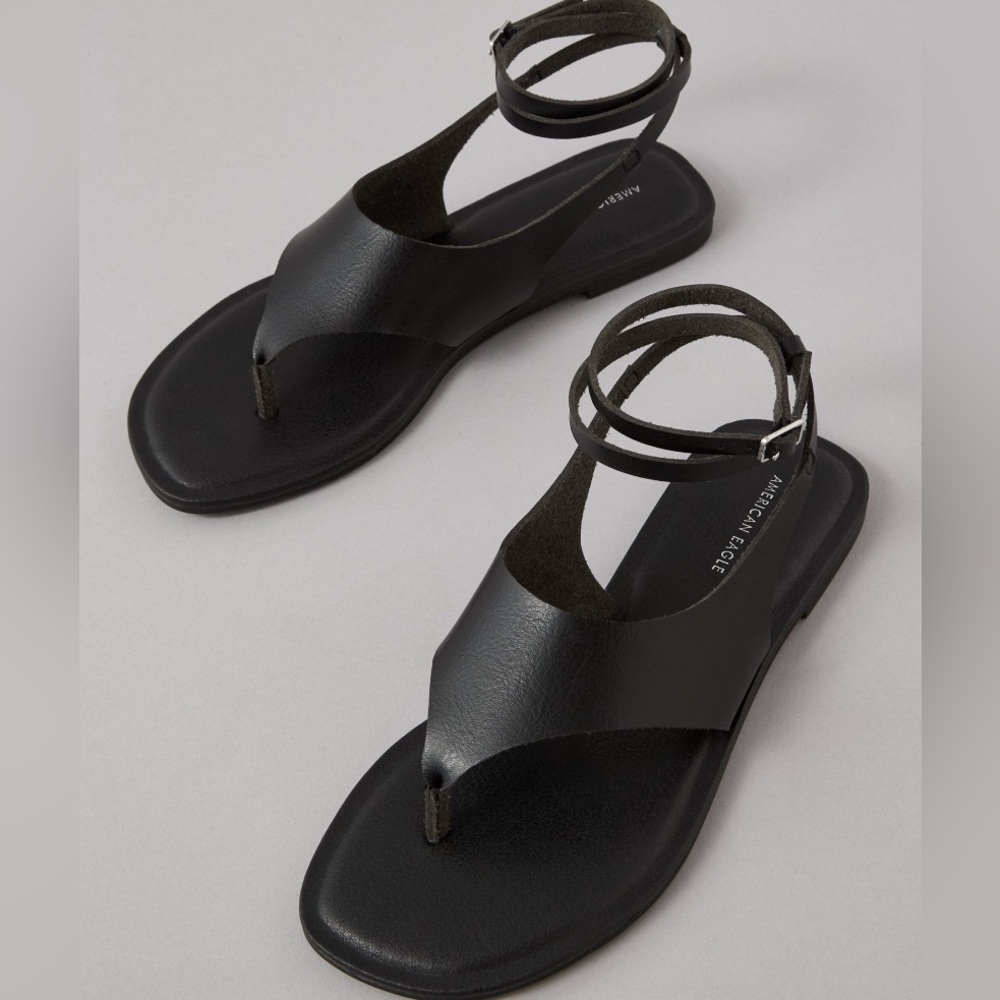 American Eagle Hooded Thong Black Sandals